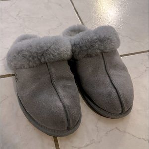 Ugg slippers size 7. Like new.